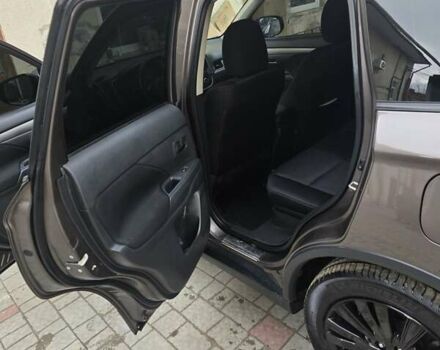 Коричневий Міцубісі Аутлендер, об'ємом двигуна 2.36 л та пробігом 176 тис. км за 15800 $, фото 9 на Automoto.ua