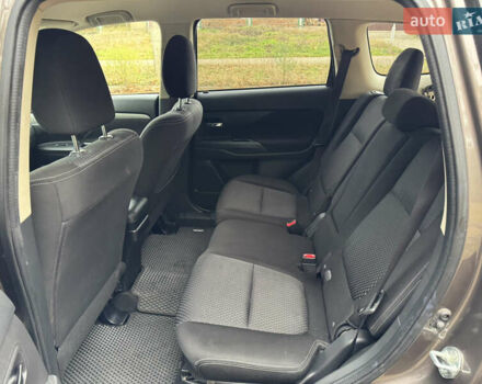 Коричневий Міцубісі Аутлендер, об'ємом двигуна 2.36 л та пробігом 167 тис. км за 12500 $, фото 7 на Automoto.ua