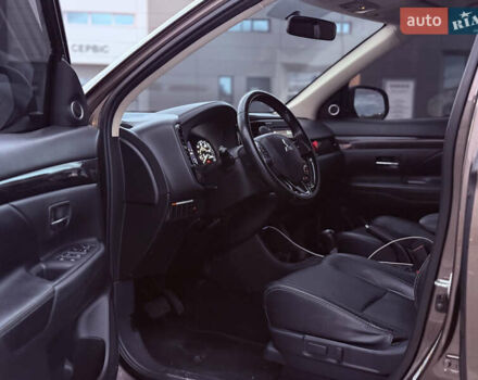 Коричневый Мицубиси Аутлендер, объемом двигателя 2.36 л и пробегом 188 тыс. км за 13000 $, фото 15 на Automoto.ua