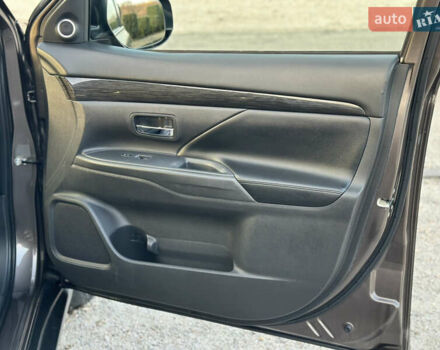 Коричневый Мицубиси Аутлендер, объемом двигателя 2.36 л и пробегом 115 тыс. км за 15500 $, фото 21 на Automoto.ua