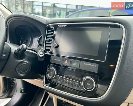 Коричневый Мицубиси Аутлендер, объемом двигателя 2.4 л и пробегом 192 тыс. км за 19500 $, фото 16 на Automoto.ua