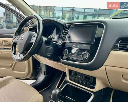 Коричневый Мицубиси Аутлендер, объемом двигателя 2.4 л и пробегом 192 тыс. км за 19500 $, фото 2 на Automoto.ua