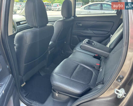 Коричневый Мицубиси Аутлендер, объемом двигателя 2.36 л и пробегом 185 тыс. км за 17670 $, фото 7 на Automoto.ua