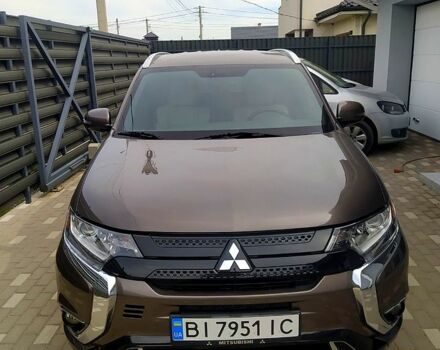 Коричневый Мицубиси Аутлендер, объемом двигателя 2 л и пробегом 17 тыс. км за 30000 $, фото 1 на Automoto.ua