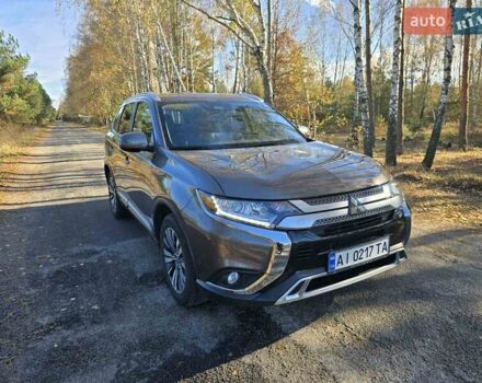 Коричневый Мицубиси Аутлендер, объемом двигателя 2.36 л и пробегом 69 тыс. км за 19700 $, фото 2 на Automoto.ua