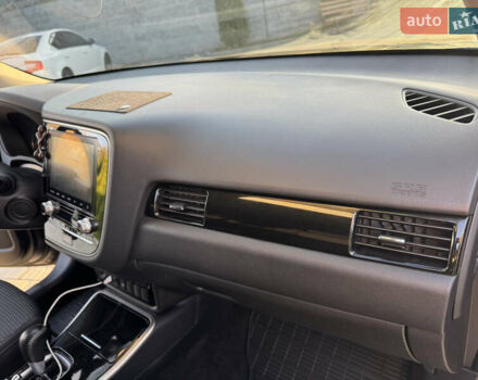 Коричневый Мицубиси Аутлендер, объемом двигателя 2 л и пробегом 45 тыс. км за 22500 $, фото 23 на Automoto.ua