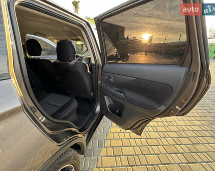 Коричневый Мицубиси Аутлендер, объемом двигателя 2 л и пробегом 45 тыс. км за 22500 $, фото 20 на Automoto.ua