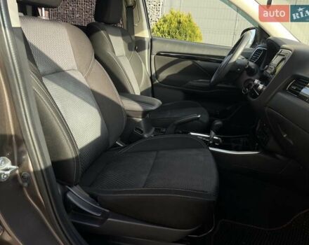 Коричневый Мицубиси Аутлендер, объемом двигателя 2 л и пробегом 65 тыс. км за 19500 $, фото 26 на Automoto.ua