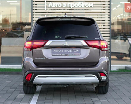 Коричневий Міцубісі Аутлендер, об'ємом двигуна 2.36 л та пробігом 80 тис. км за 24320 $, фото 3 на Automoto.ua