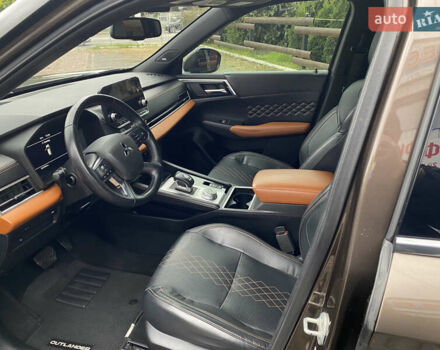 Коричневый Мицубиси Аутлендер, объемом двигателя 2.5 л и пробегом 43 тыс. км за 29500 $, фото 5 на Automoto.ua