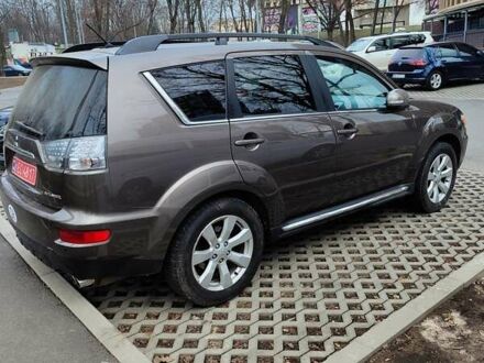 Мицубиси Аутлендер 2010 в Печенегах на Automoto.ua Коричневый Мицубиси Аутлендер, объемом двигателя 2.2 л и пробегом 210 тыс. км за 11500 $, фото 1 на Automoto.ua