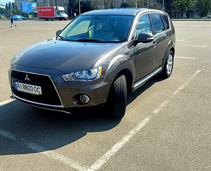 Коричневий Міцубісі Аутлендер, об'ємом двигуна 3 л та пробігом 276 тис. км за 11700 $, фото 1 на Automoto.ua
