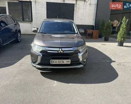 Коричневый Мицубиси Аутлендер, объемом двигателя 2.36 л и пробегом 200 тыс. км за 14000 $, фото 1 на Automoto.ua