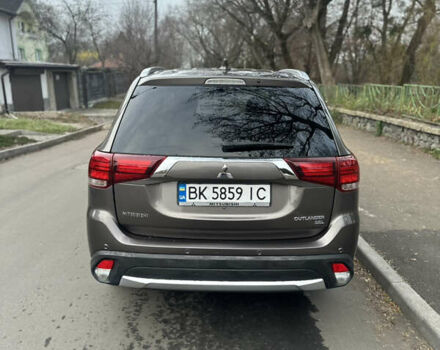 Коричневий Міцубісі Аутлендер, об'ємом двигуна 2.36 л та пробігом 48 тис. км за 18000 $, фото 1 на Automoto.ua