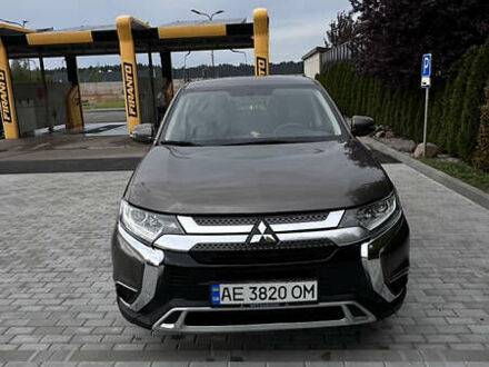 Мицубиси Аутлендер 2018 в Днепре (Днепропетровске) на Automoto.ua Коричневый Мицубиси Аутлендер, объемом двигателя 2.4 л и пробегом 120 тыс. км за 14900 $, фото 1 на Automoto.ua