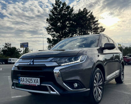 Коричневий Міцубісі Аутлендер, об'ємом двигуна 2.36 л та пробігом 59 тис. км за 21000 $, фото 1 на Automoto.ua