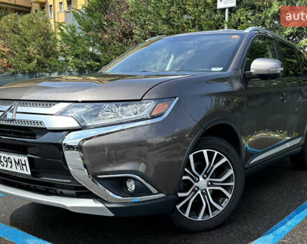 Коричневий Міцубісі Аутлендер, об'ємом двигуна 2.36 л та пробігом 185 тис. км за 17670 $, фото 1 на Automoto.ua