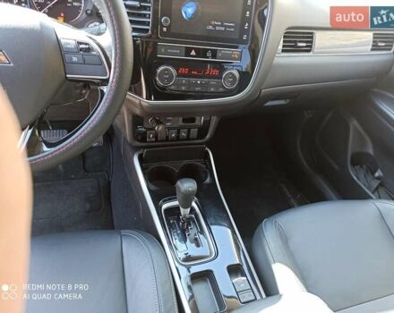 Червоний Міцубісі Аутлендер, об'ємом двигуна 2.4 л та пробігом 70 тис. км за 18500 $, фото 12 на Automoto.ua