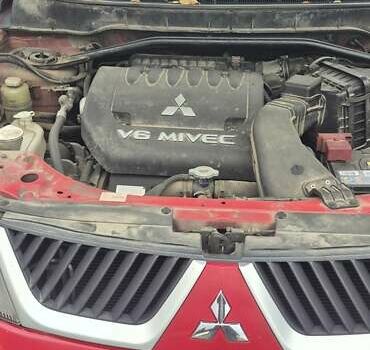 Красный Мицубиси Аутлендер, объемом двигателя 3 л и пробегом 351 тыс. км за 8000 $, фото 14 на Automoto.ua