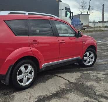 Красный Мицубиси Аутлендер, объемом двигателя 3 л и пробегом 351 тыс. км за 8000 $, фото 4 на Automoto.ua