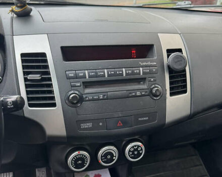 Красный Мицубиси Аутлендер, объемом двигателя 3 л и пробегом 204 тыс. км за 8200 $, фото 13 на Automoto.ua