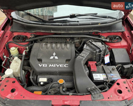 Красный Мицубиси Аутлендер, объемом двигателя 3 л и пробегом 204 тыс. км за 8200 $, фото 10 на Automoto.ua