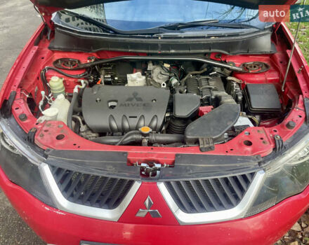 Красный Мицубиси Аутлендер, объемом двигателя 2.36 л и пробегом 306 тыс. км за 9300 $, фото 4 на Automoto.ua
