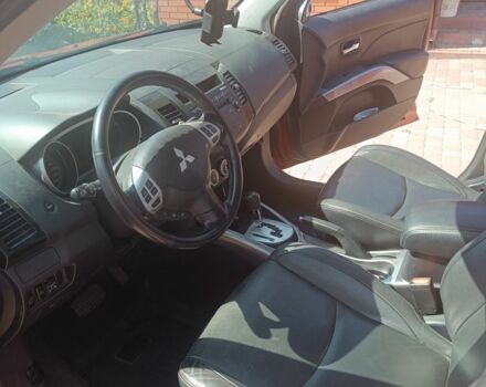 Червоний Міцубісі Аутлендер, об'ємом двигуна 3 л та пробігом 178 тис. км за 9500 $, фото 5 на Automoto.ua