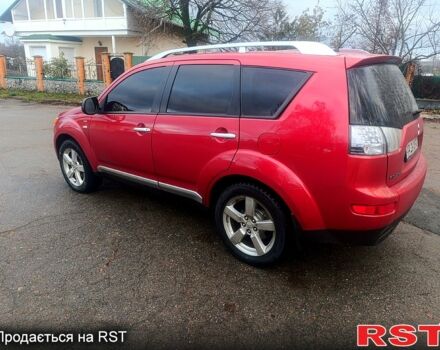 Красный Мицубиси Аутлендер, объемом двигателя 3 л и пробегом 205 тыс. км за 9000 $, фото 2 на Automoto.ua