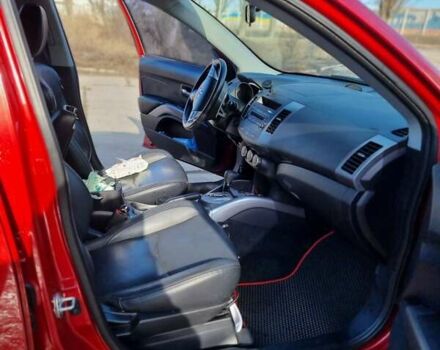 Червоний Міцубісі Аутлендер, об'ємом двигуна 3 л та пробігом 120 тис. км за 9000 $, фото 6 на Automoto.ua