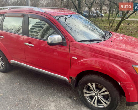 Красный Мицубиси Аутлендер, объемом двигателя 2.36 л и пробегом 306 тыс. км за 9300 $, фото 3 на Automoto.ua