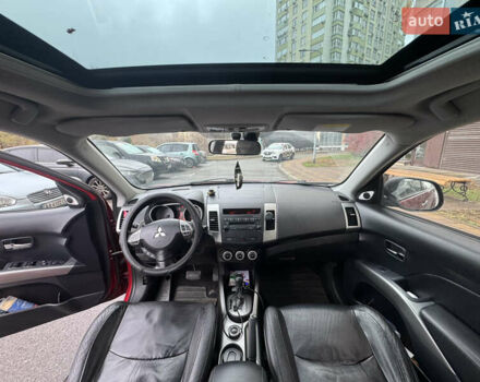 Красный Мицубиси Аутлендер, объемом двигателя 3 л и пробегом 204 тыс. км за 8200 $, фото 14 на Automoto.ua
