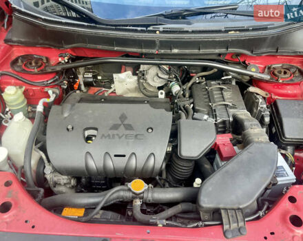 Красный Мицубиси Аутлендер, объемом двигателя 2.36 л и пробегом 306 тыс. км за 9300 $, фото 5 на Automoto.ua