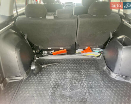 Красный Мицубиси Аутлендер, объемом двигателя 2.36 л и пробегом 306 тыс. км за 9300 $, фото 9 на Automoto.ua