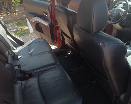 Червоний Міцубісі Аутлендер, об'ємом двигуна 3 л та пробігом 178 тис. км за 9500 $, фото 4 на Automoto.ua