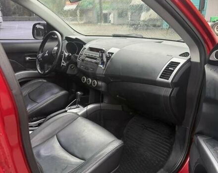 Міцубісі Аутлендер 2009 у Києві на Automoto.ua Червоний Міцубісі Аутлендер, об'ємом двигуна 2.36 л та пробігом 157 тис. км за 11499 $, фото 5 на Automoto.ua