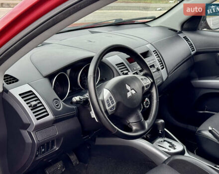Красный Мицубиси Аутлендер, объемом двигателя 2 л и пробегом 204 тыс. км за 10350 $, фото 18 на Automoto.ua