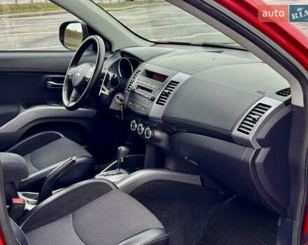 Красный Мицубиси Аутлендер, объемом двигателя 2 л и пробегом 204 тыс. км за 10350 $, фото 31 на Automoto.ua