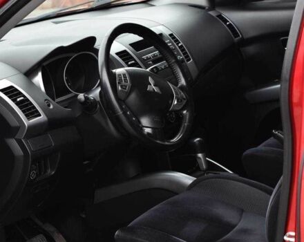 Красный Мицубиси Аутлендер, объемом двигателя 2.4 л и пробегом 204 тыс. км за 9499 $, фото 7 на Automoto.ua