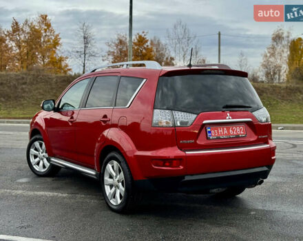 Красный Мицубиси Аутлендер, объемом двигателя 2 л и пробегом 204 тыс. км за 10350 $, фото 4 на Automoto.ua