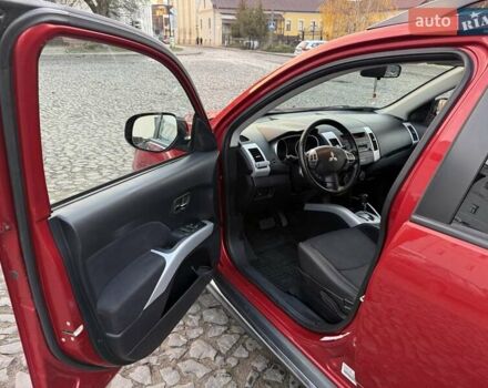 Красный Мицубиси Аутлендер, объемом двигателя 2.36 л и пробегом 134 тыс. км за 10600 $, фото 6 на Automoto.ua