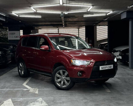 Красный Мицубиси Аутлендер, объемом двигателя 3 л и пробегом 270 тыс. км за 9500 $, фото 1 на Automoto.ua