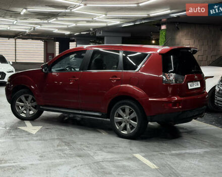 Красный Мицубиси Аутлендер, объемом двигателя 3 л и пробегом 270 тыс. км за 9500 $, фото 3 на Automoto.ua