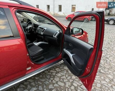 Красный Мицубиси Аутлендер, объемом двигателя 2.36 л и пробегом 134 тыс. км за 10600 $, фото 7 на Automoto.ua