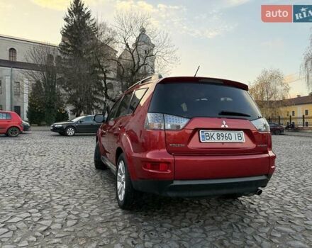 Красный Мицубиси Аутлендер, объемом двигателя 2.36 л и пробегом 134 тыс. км за 10600 $, фото 3 на Automoto.ua