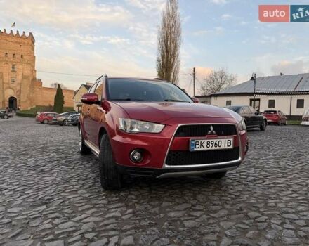 Красный Мицубиси Аутлендер, объемом двигателя 2.36 л и пробегом 134 тыс. км за 10600 $, фото 1 на Automoto.ua