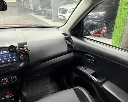 Красный Мицубиси Аутлендер, объемом двигателя 3 л и пробегом 270 тыс. км за 9500 $, фото 13 на Automoto.ua