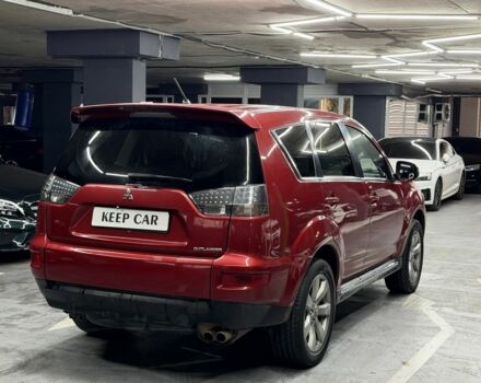 Красный Мицубиси Аутлендер, объемом двигателя 3 л и пробегом 210 тыс. км за 9500 $, фото 3 на Automoto.ua