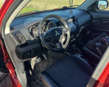 Міцубісі Аутлендер 2011 у Чорноморську (Іллічівську) на Automoto.ua Червоний Міцубісі Аутлендер, об'ємом двигуна 3 л та пробігом 200 тис. км за 11000 $, фото 7 на Automoto.ua