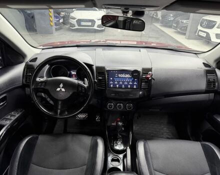 Красный Мицубиси Аутлендер, объемом двигателя 3 л и пробегом 210 тыс. км за 9500 $, фото 6 на Automoto.ua